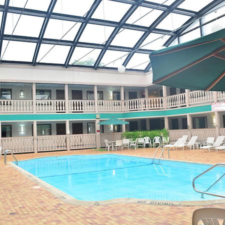 Elk Grove Hotel 艾尔克格罗夫村 外观 照片