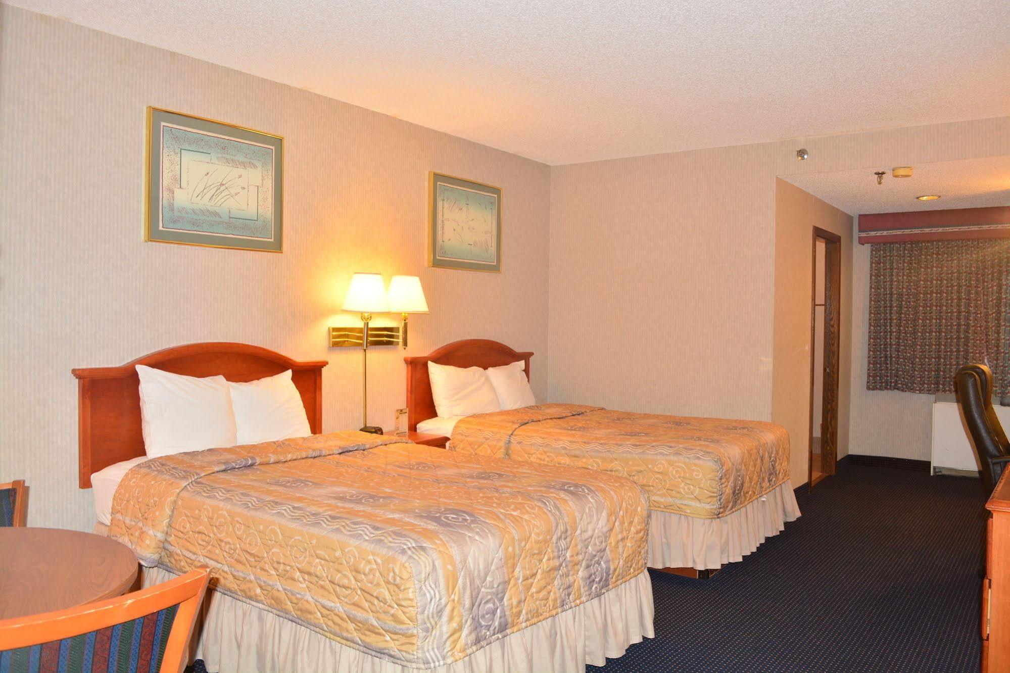 Elk Grove Hotel 艾尔克格罗夫村 外观 照片
