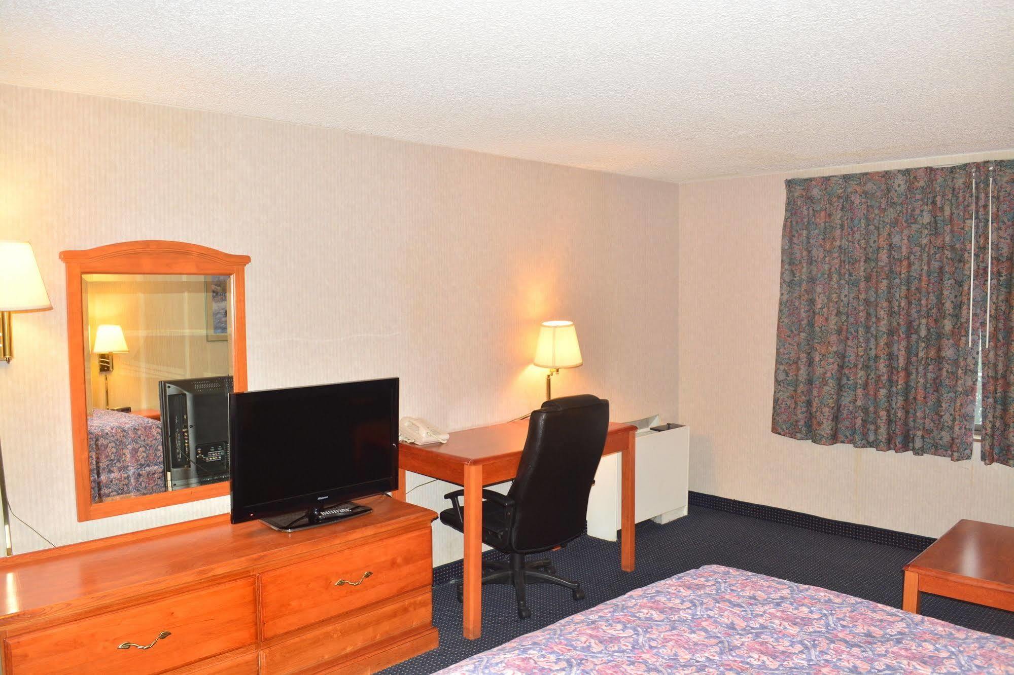 Elk Grove Hotel 艾尔克格罗夫村 外观 照片