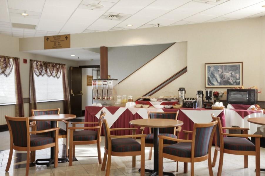 Elk Grove Hotel 艾尔克格罗夫村 外观 照片